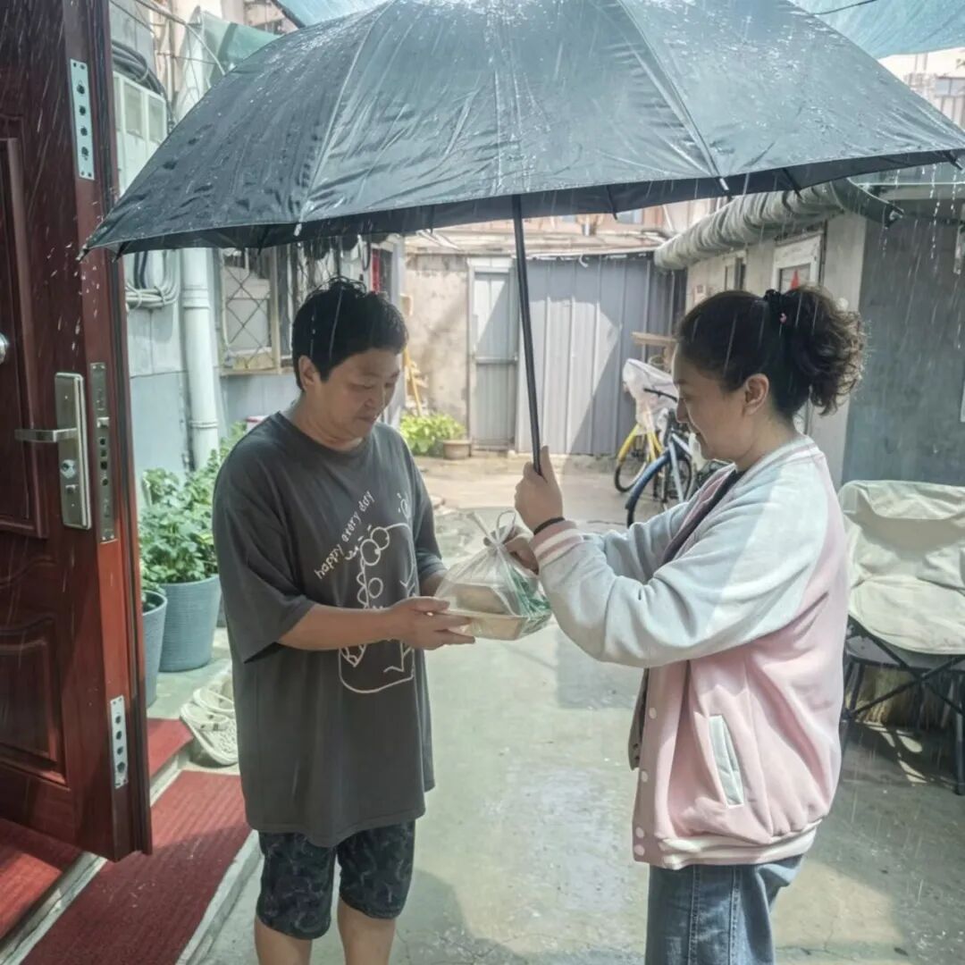 风雨中的逆行者——西城养老服务驿站温情守护显担当 风雨中的逆行者——西城养老服务驿站温情守护显担当